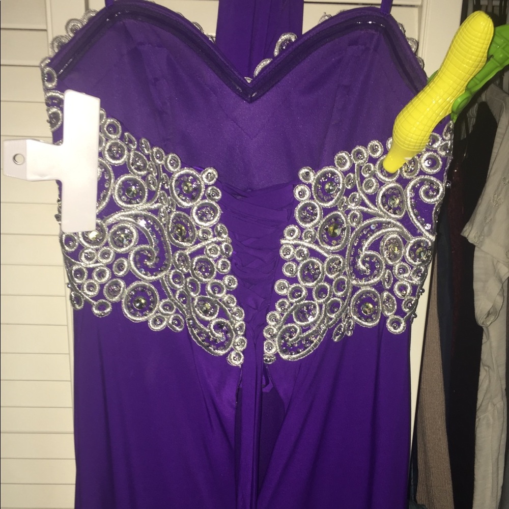 SELLING PROM DRESS - Picture 3 of 4